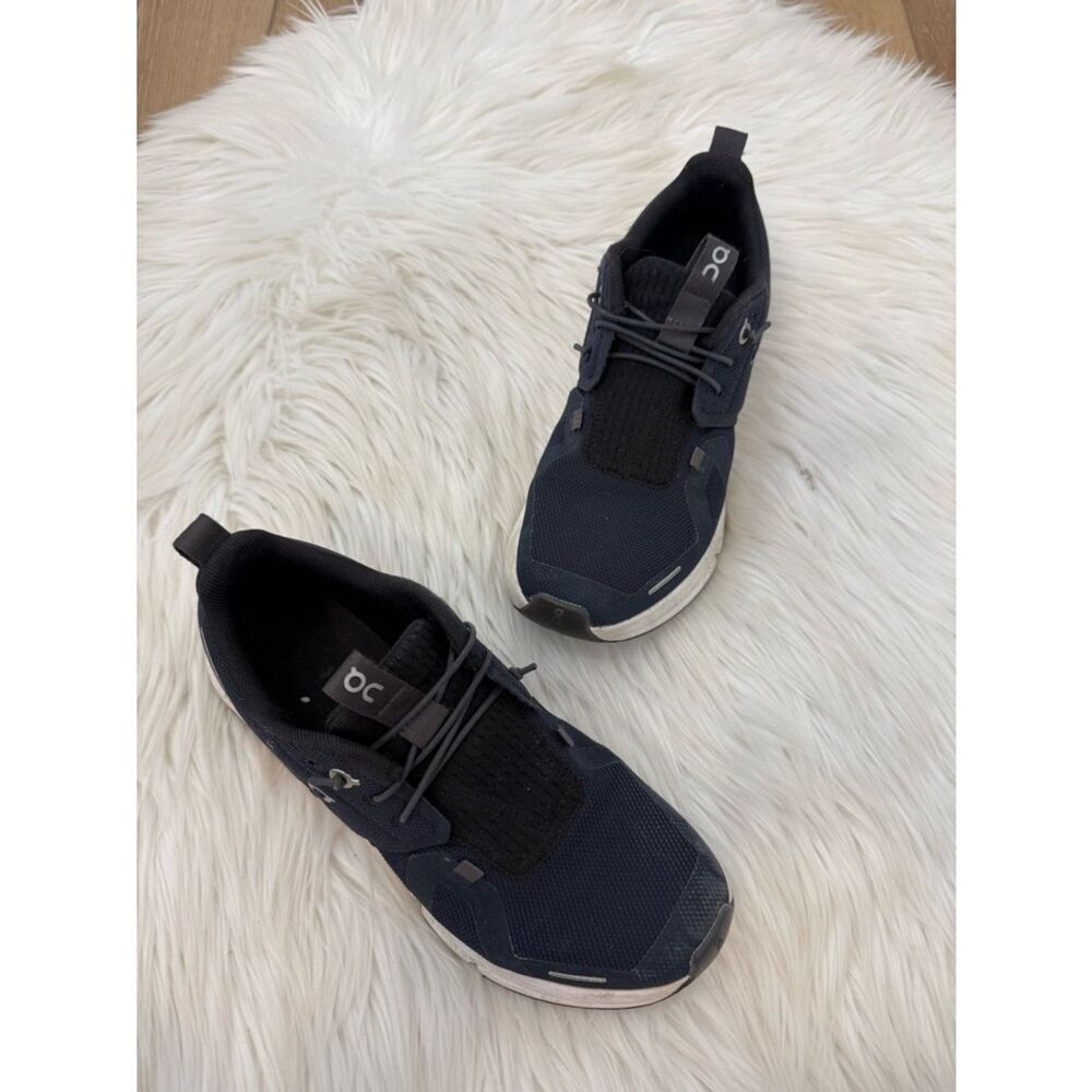 On Running Boys Athletic Sneakers in Navy - Size 4.5